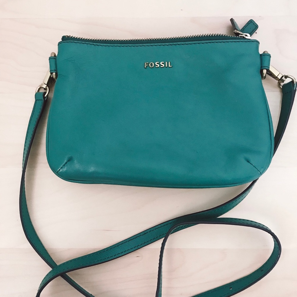 Fossil Leather. Teal green zipper crossbody.